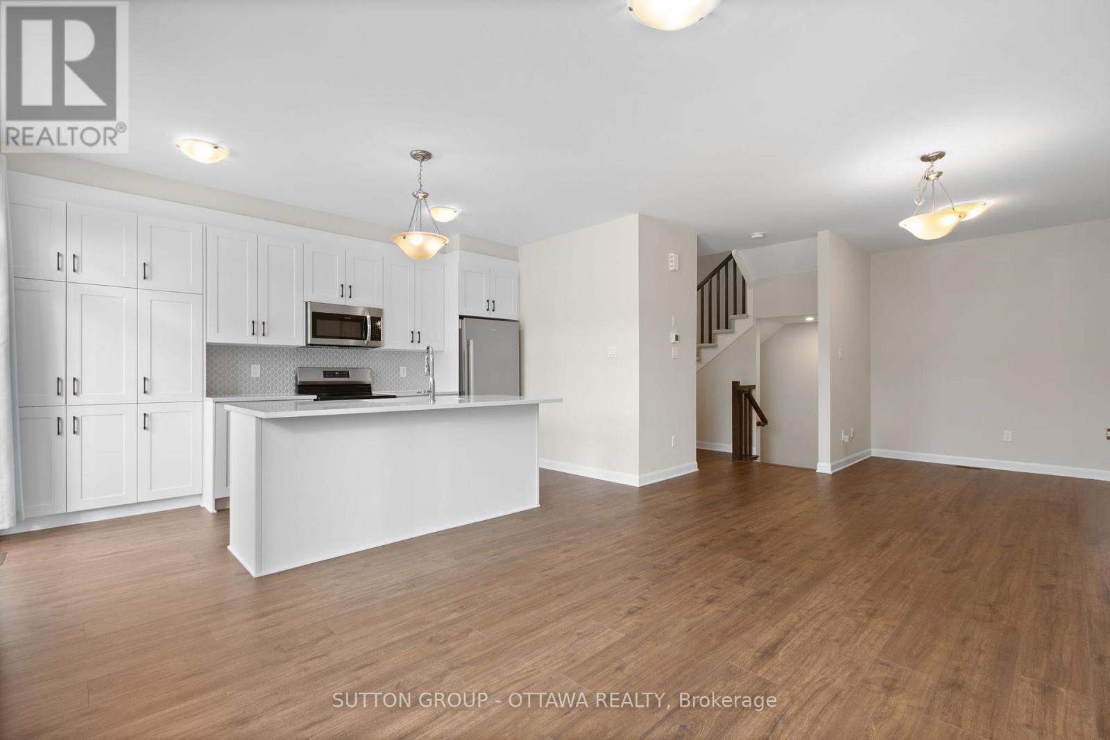 806 Glissade Grove, Ottawa, Ontario  K4A 5R4 - Photo 4 - X12627164