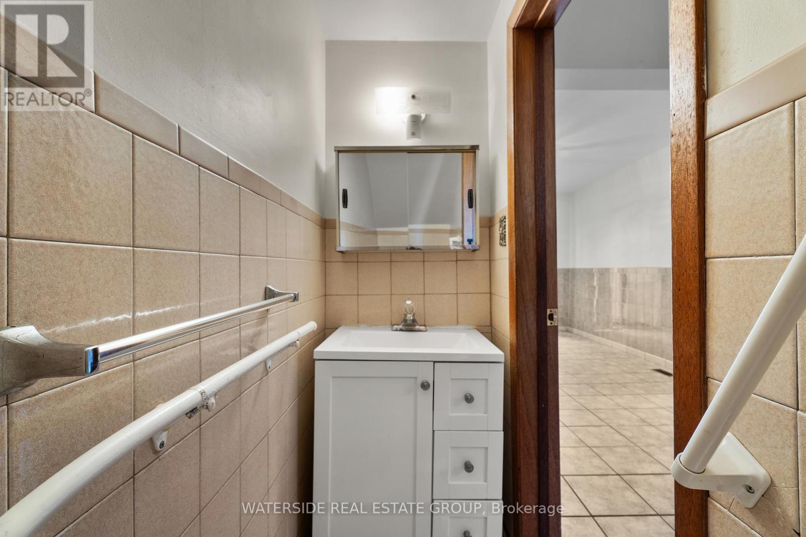 241 Robert Street, Hamilton, Ontario  L8L 2R3 - Photo 10 - X12498698