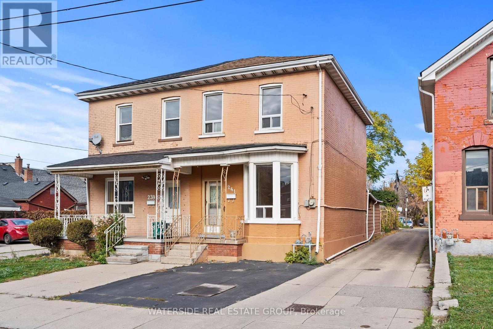 241 Robert Street, Hamilton, Ontario  L8L 2R3 - Photo 2 - X12498698