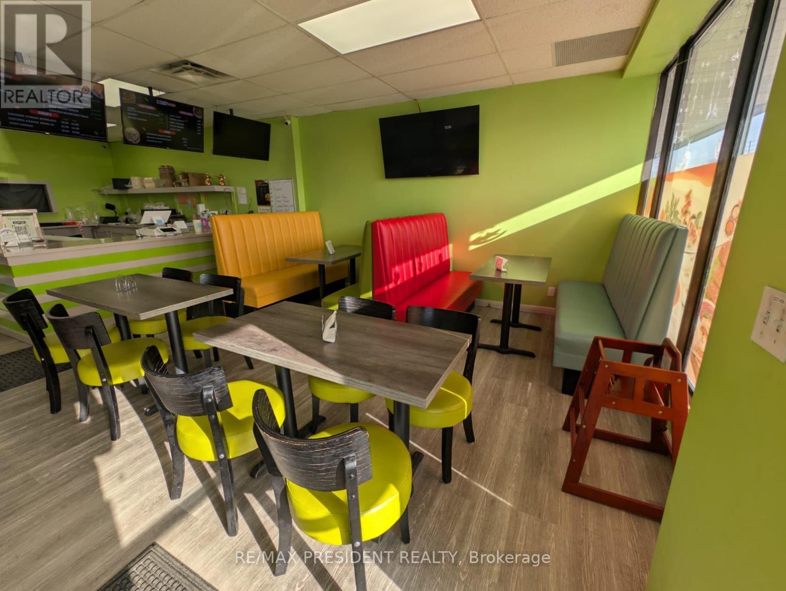 1086 Commissioners Road E, London South, Ontario  N5Z 4W8 - Photo 2 - X12626990