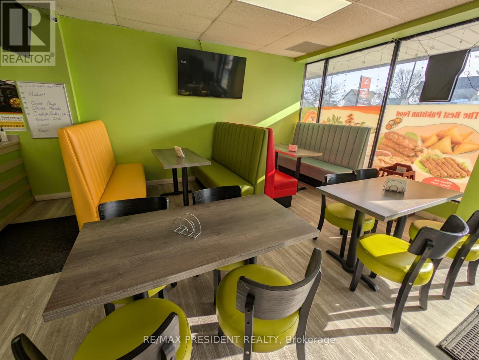 1086 Commissioners Road E, London South, Ontario  N5Z 4W8 - Photo 3 - X12626990