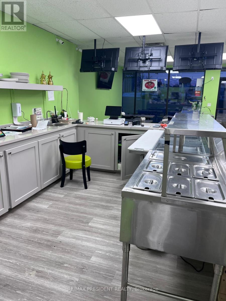 1086 Commissioners Road E, London South, Ontario  N5Z 4W8 - Photo 5 - X12626990