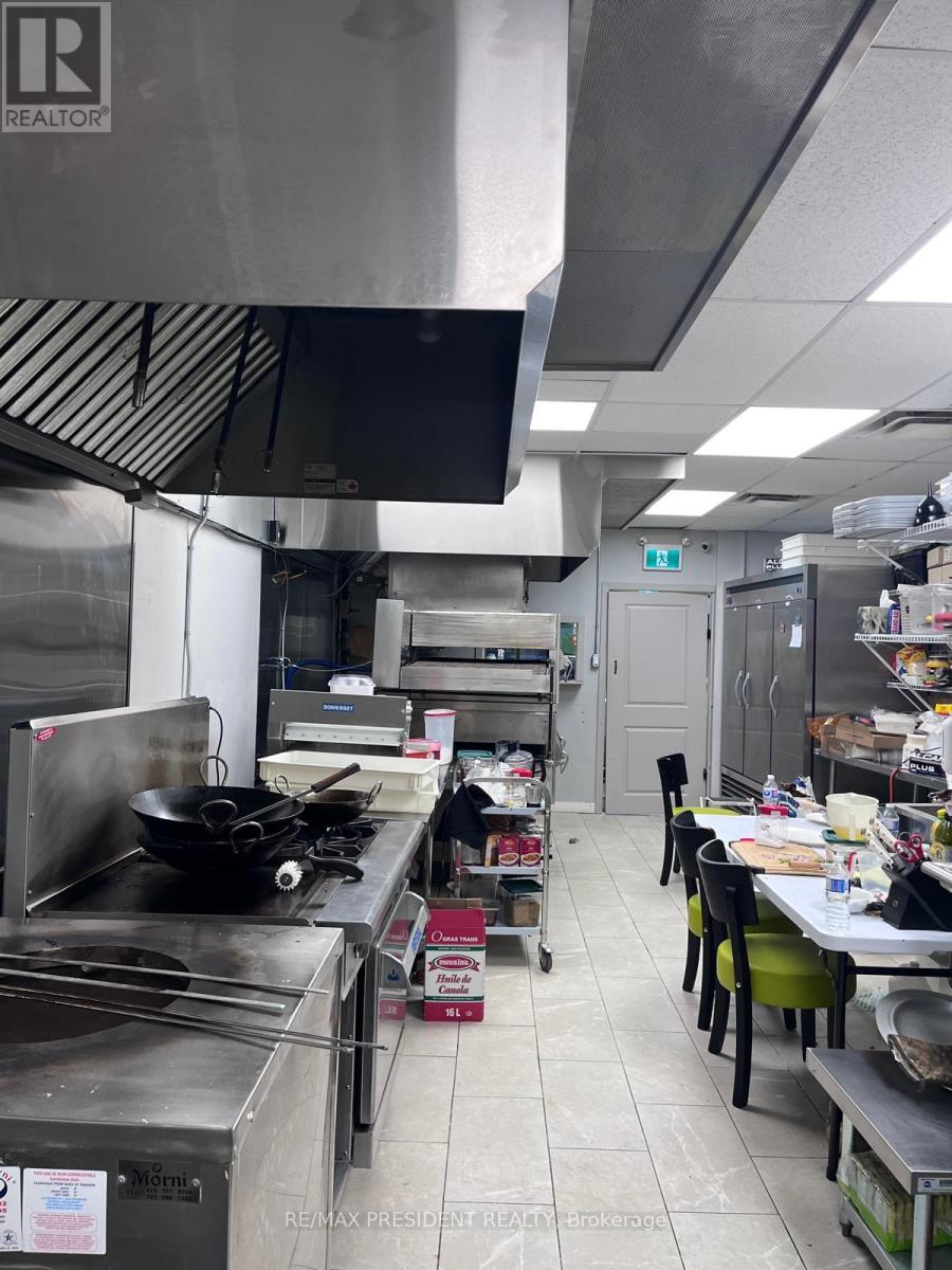 1086 Commissioners Road E, London South, Ontario  N5Z 4W8 - Photo 8 - X12626990