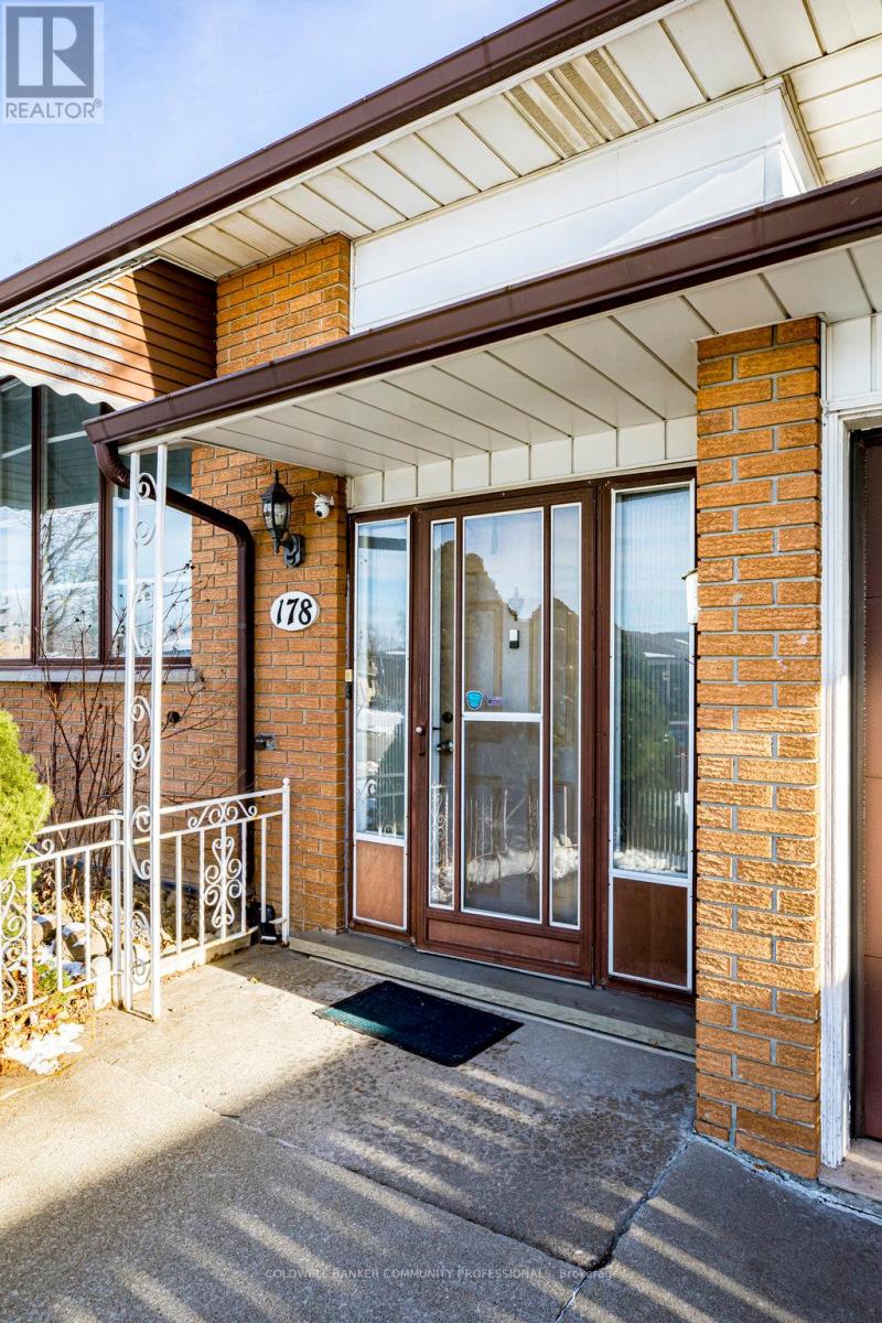 178 Marcella Crescent, Hamilton, Ontario  L8K 6G3 - Photo 4 - X12627004