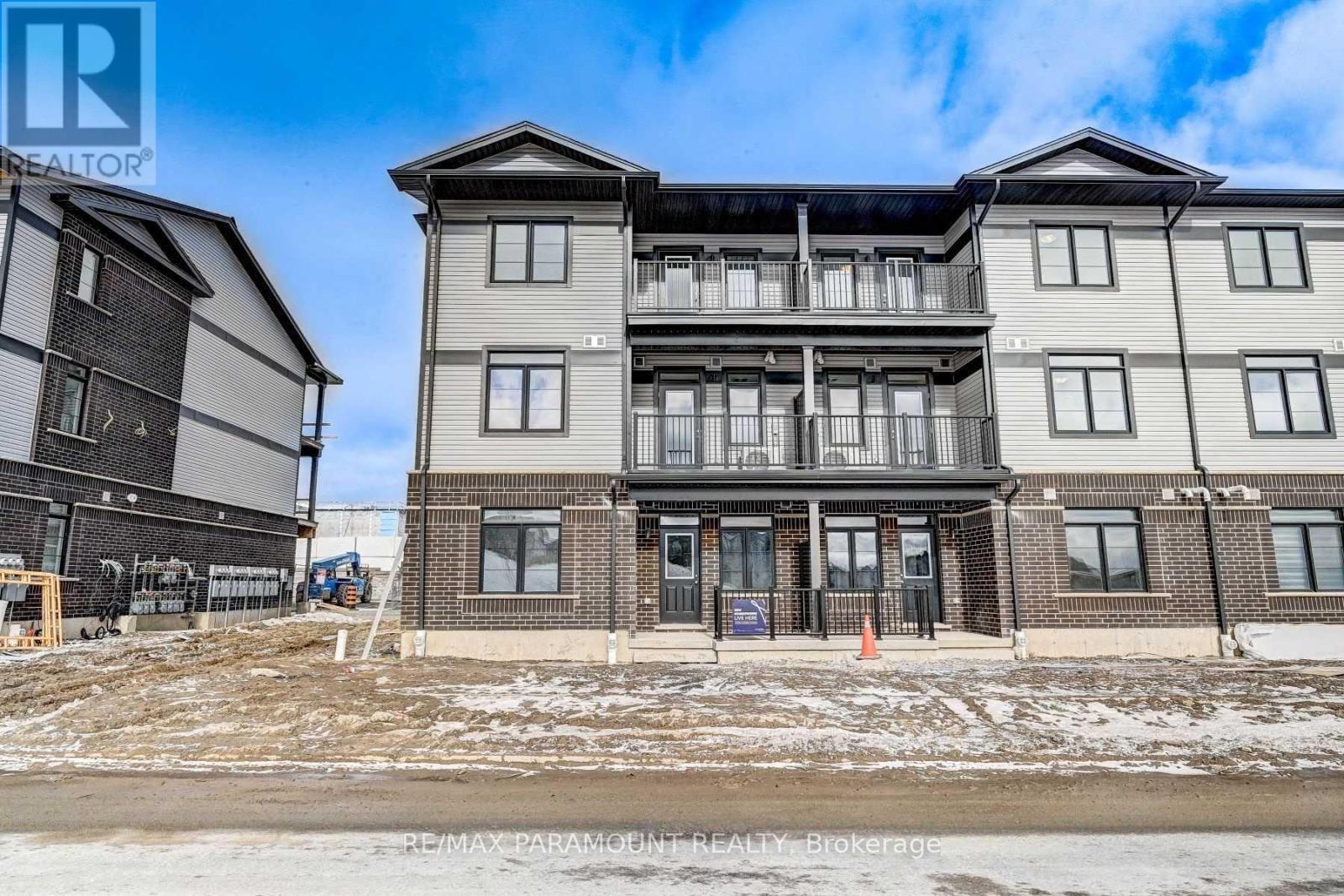 162 Oat Lane, Kitchener, Ontario  N2R 0R6 - Photo 2 - X12627026