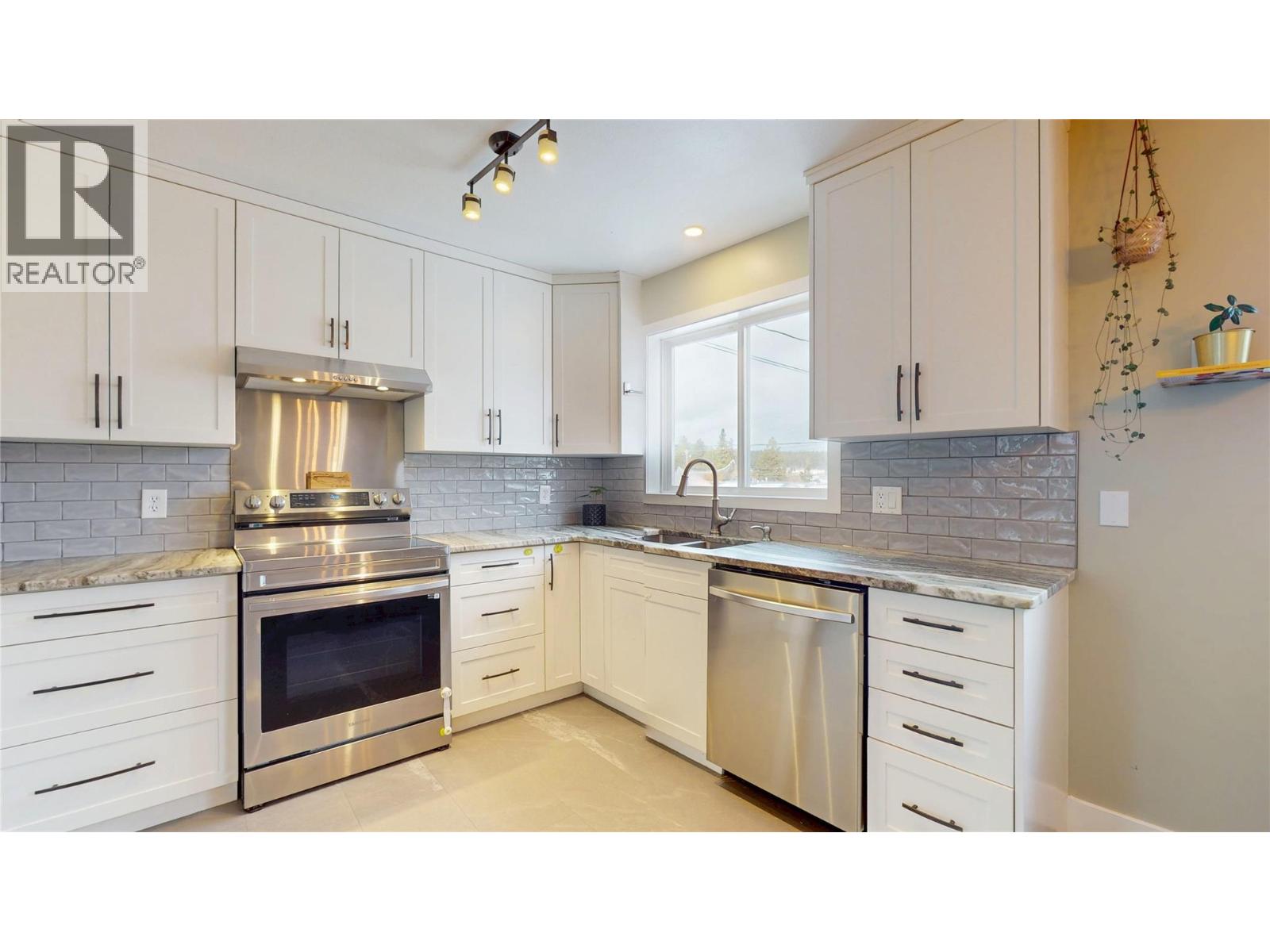 203 8th Street S, Cranbrook, British Columbia V1C 1N9 - Photo 10 - 10365908