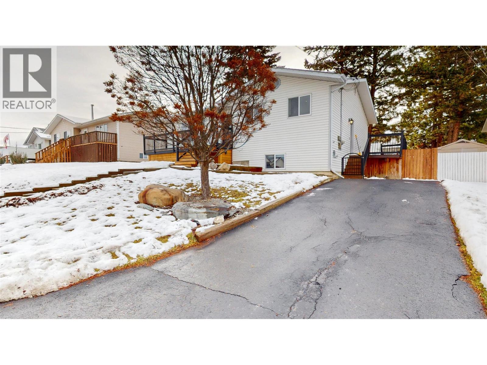 203 8th Street S, Cranbrook, British Columbia V1C 1N9 - Photo 2 - 10365908