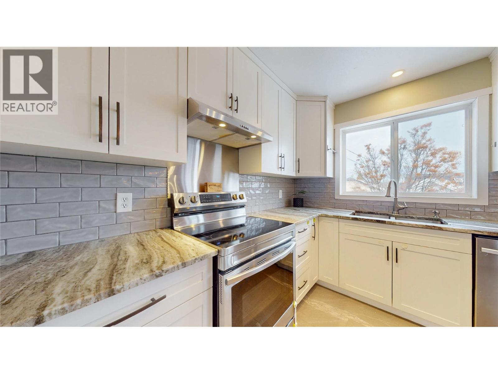 203 8th Street S, Cranbrook, British Columbia V1C 1N9 - Photo 9 - 10365908