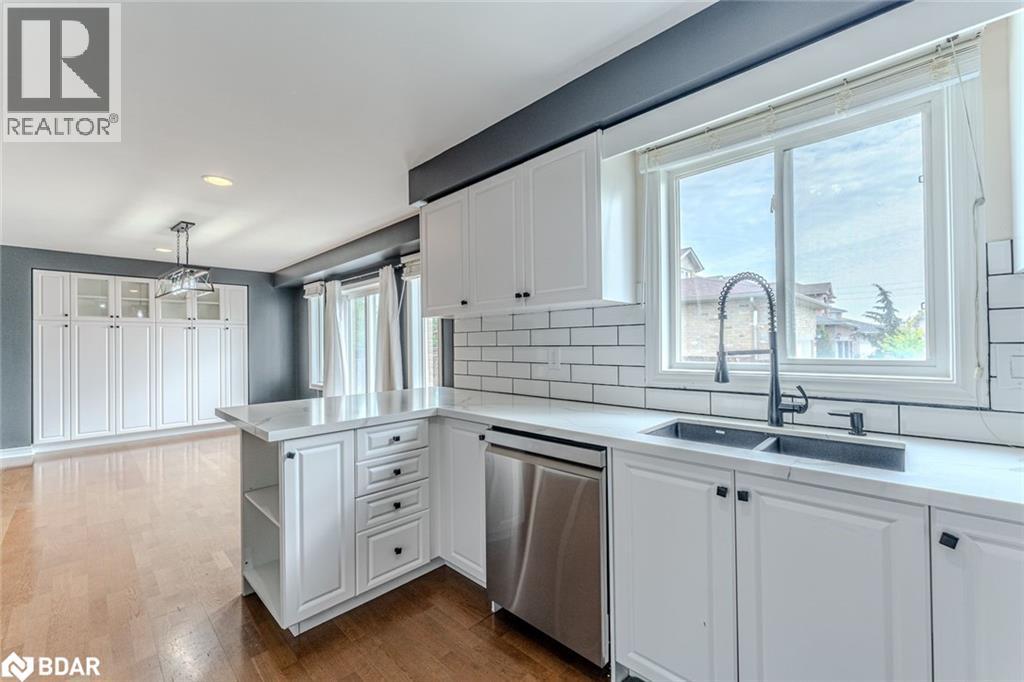 63 Wismer Avenue, Barrie, Ontario L4N 9T9 - Photo 3 - 40781274