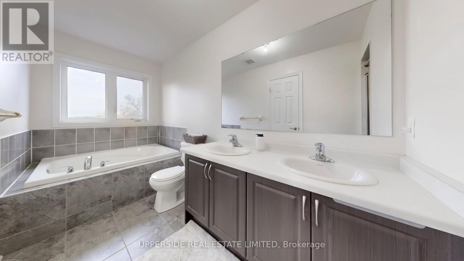 125 Walter Sinclair Court, Richmond Hill, Ontario  L4E 0X4 - Photo 29 - N12475872