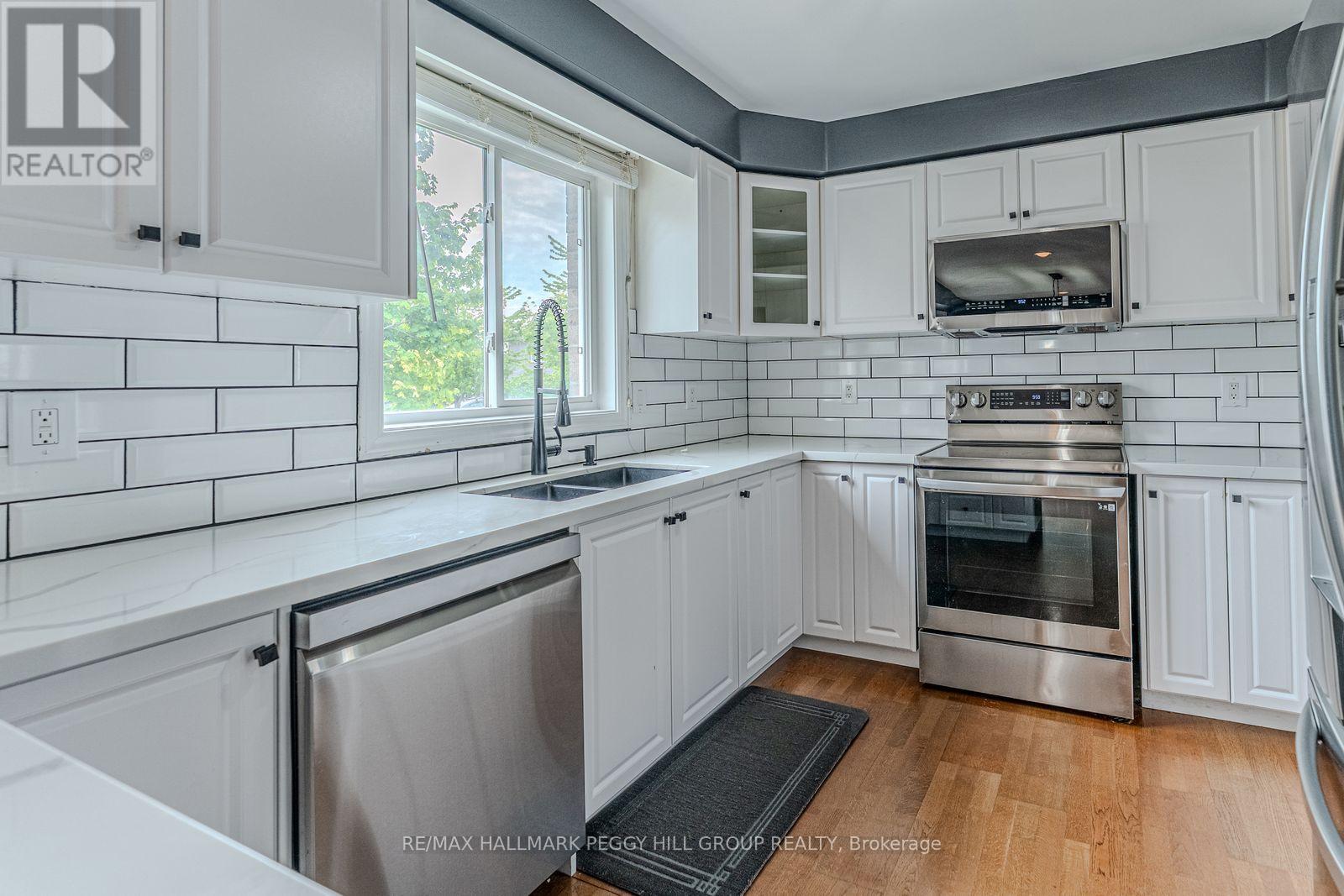 63 Wismer Avenue, Barrie, Ontario  L4N 9T9 - Photo 2 - S12475595