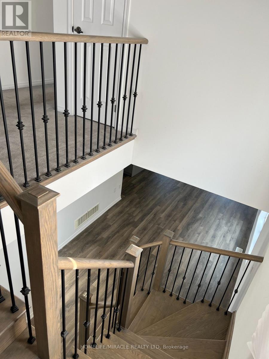 150 Golden Springs Drive, Brampton, Ontario  L7A 4N7 - Photo 11 - W12617392