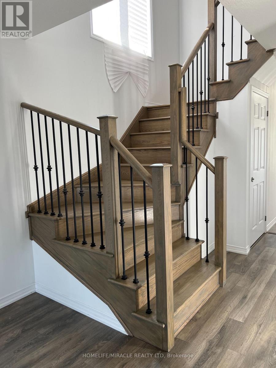 150 Golden Springs Drive, Brampton, Ontario  L7A 4N7 - Photo 9 - W12617392