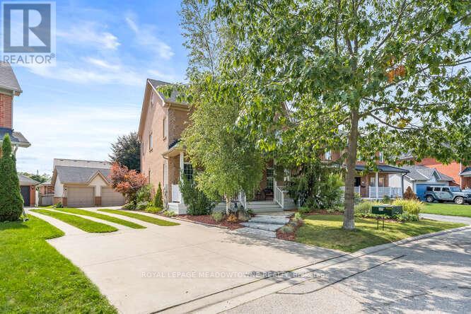 <div class="slider-price">$1,149,000</div><p>119 Parkview Lane, Guelph/eramosa, Ontario</p>