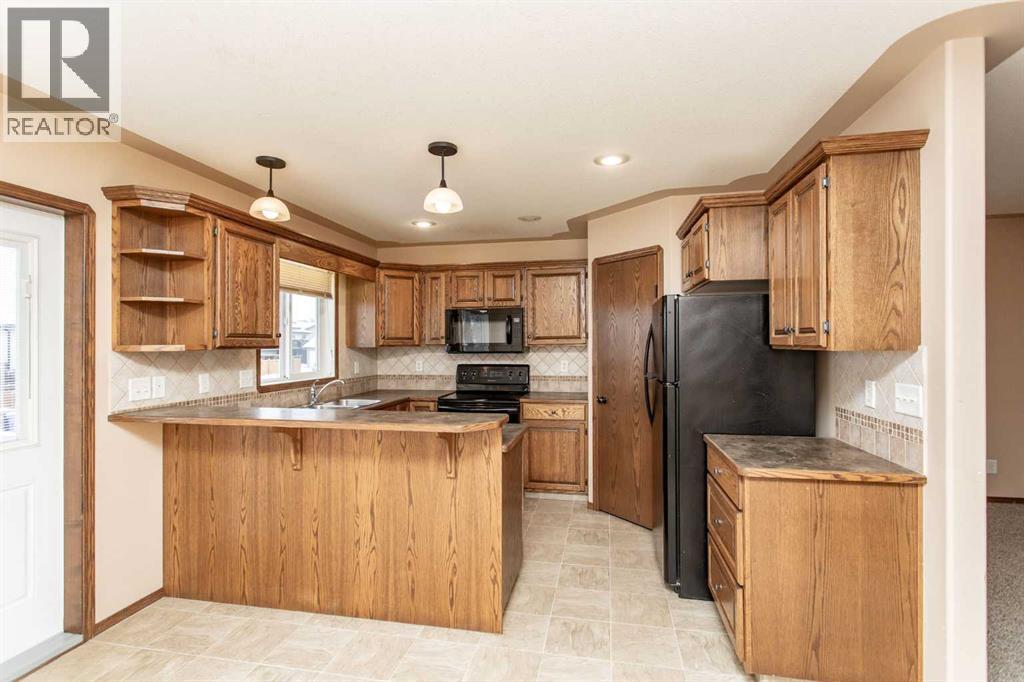 24 Iverson Close, Red Deer, Alberta T4R 3M9 - Photo 6 - A2274363