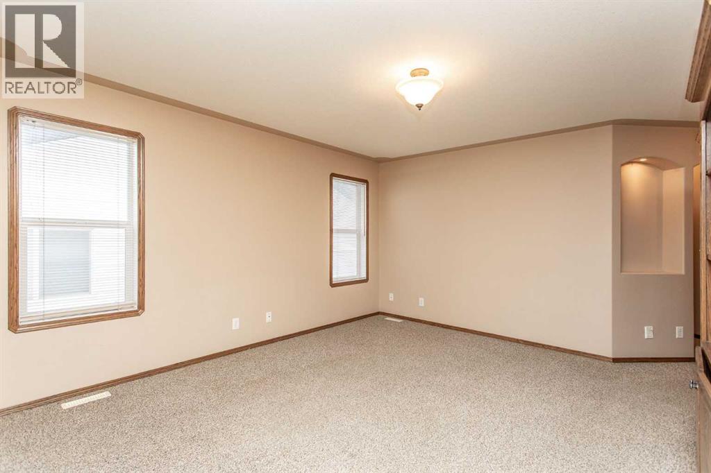 24 Iverson Close, Red Deer, Alberta T4R 3M9 - Photo 4 - A2274363