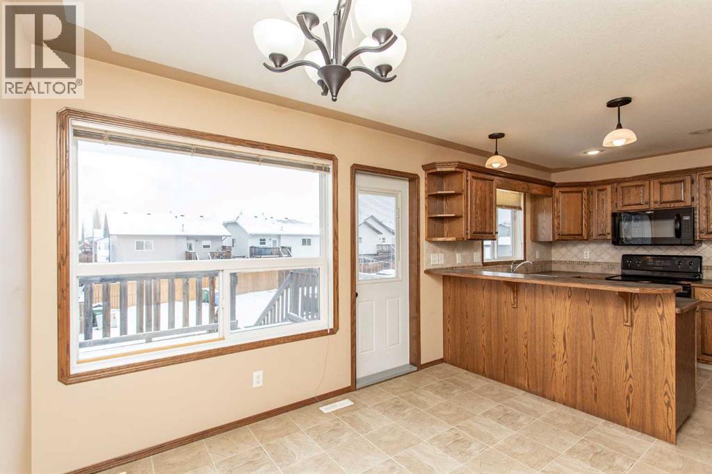 24 Iverson Close, Red Deer, Alberta T4R 3M9 - Photo 5 - A2274363