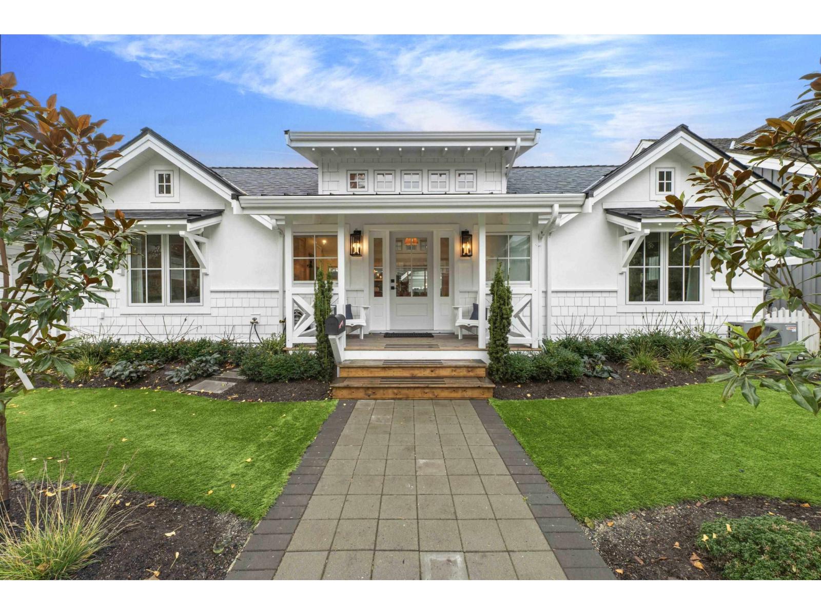 2831 Gordon Avenue, Surrey, British Columbia V4A 3J5 - Photo 2 - R3073381