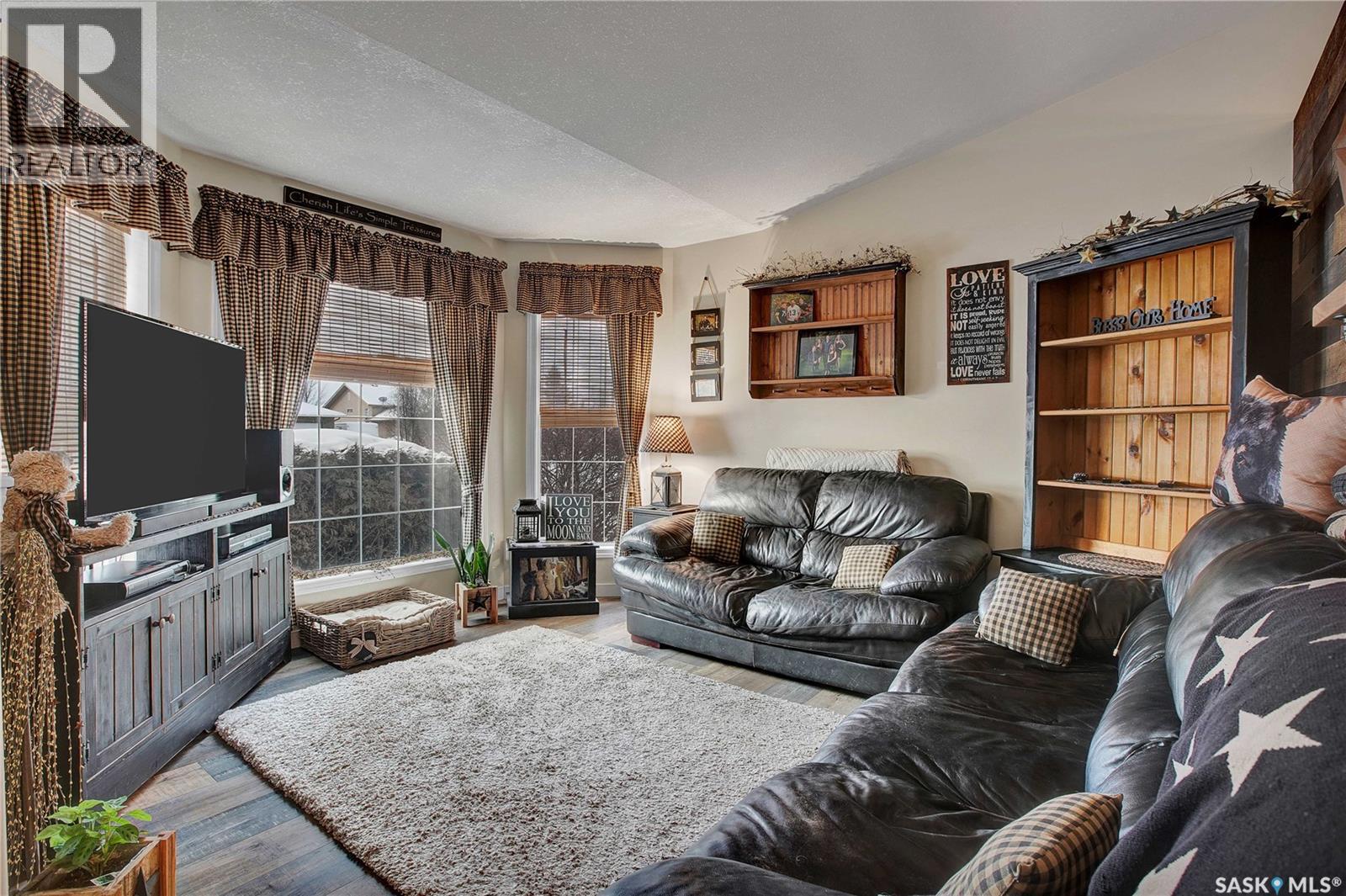 708 4th Street W, Warman, Saskatchewan  S0K 4S0 - Photo 4 - SK025488