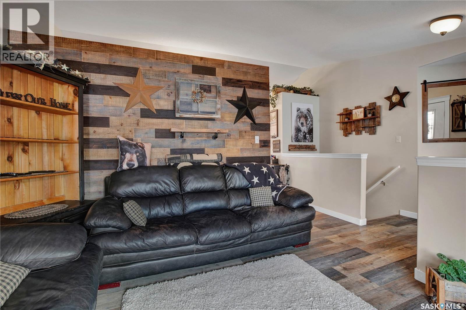 708 4th Street W, Warman, Saskatchewan  S0K 4S0 - Photo 5 - SK025488