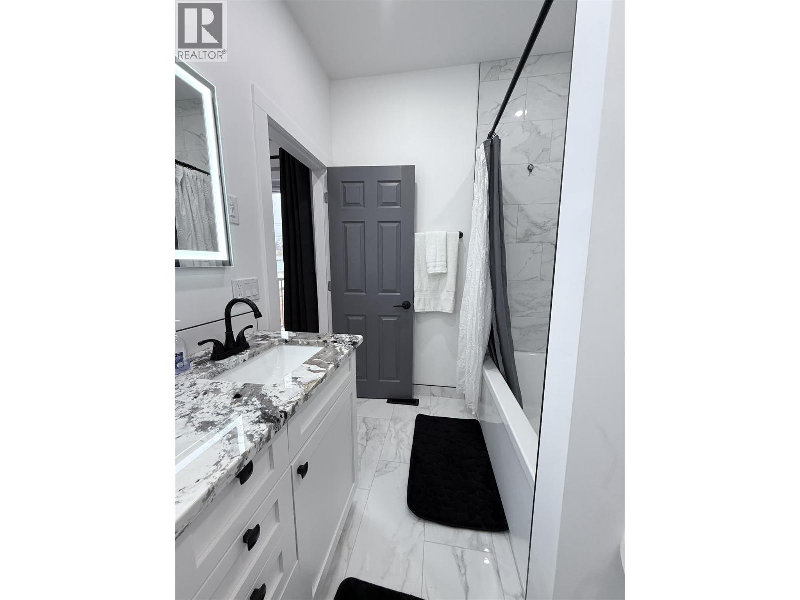 8779 Mountain View Street, Canal Flats, British Columbia  V0B 1B0 - Photo 26 - 10369369