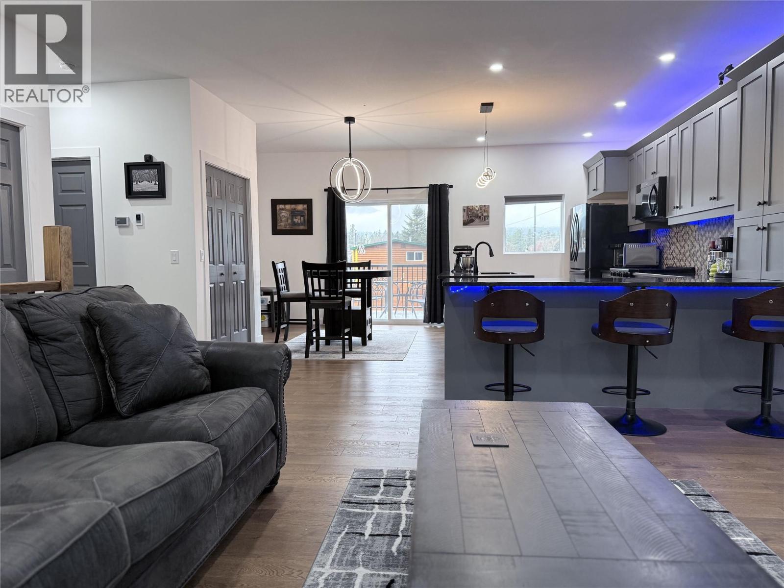 8779 Mountain View Street, Canal Flats, British Columbia  V0B 1B0 - Photo 6 - 10369369