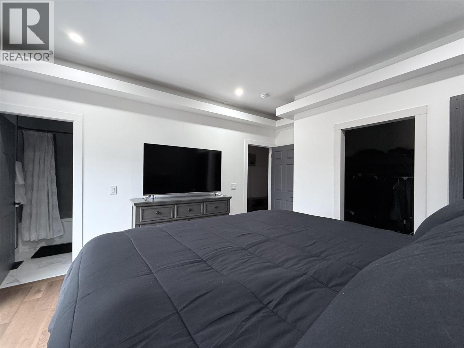 8779 Mountain View Street, Canal Flats, British Columbia  V0B 1B0 - Photo 21 - 10369369