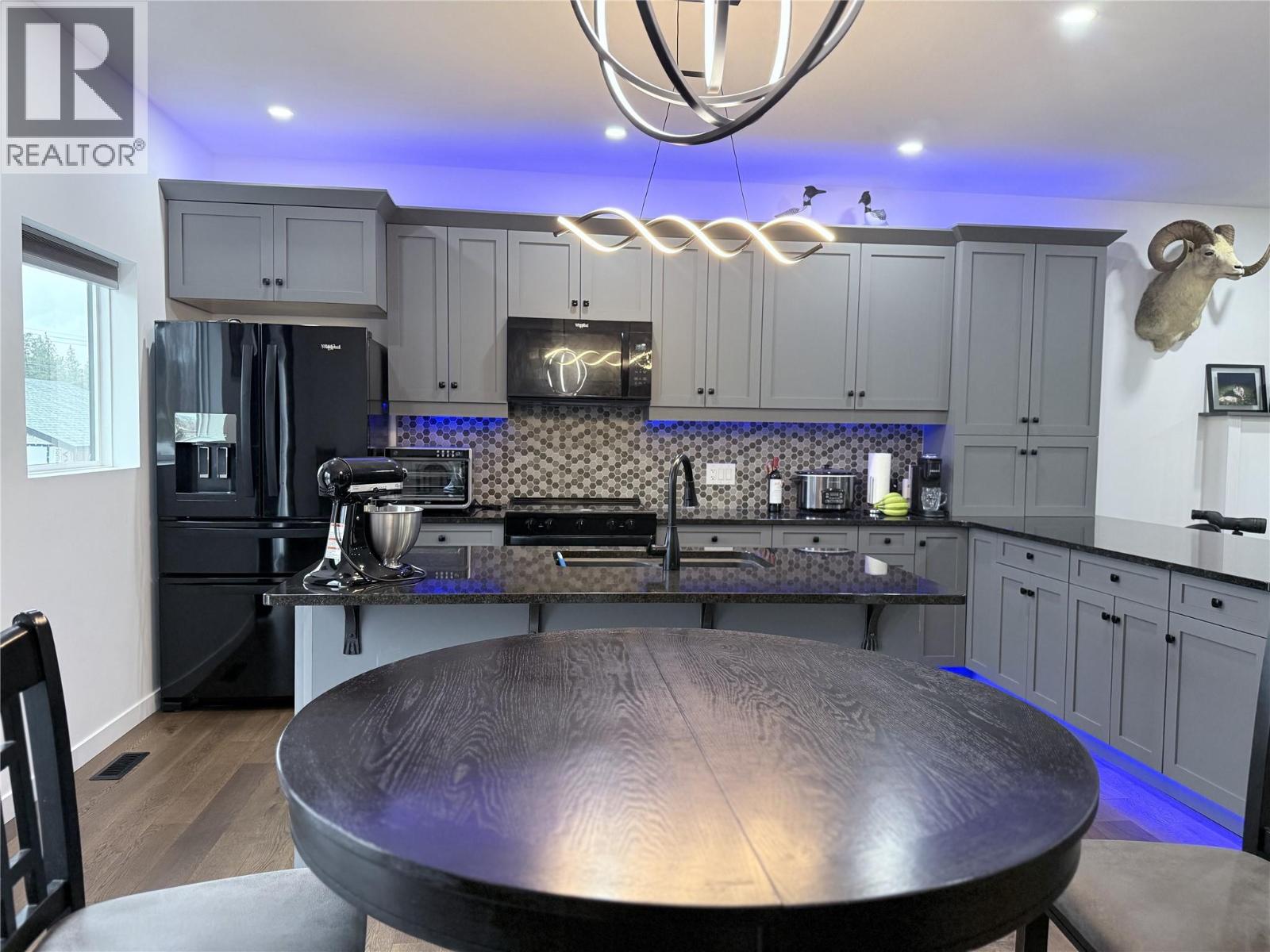 8779 Mountain View Street, Canal Flats, British Columbia  V0B 1B0 - Photo 16 - 10369369