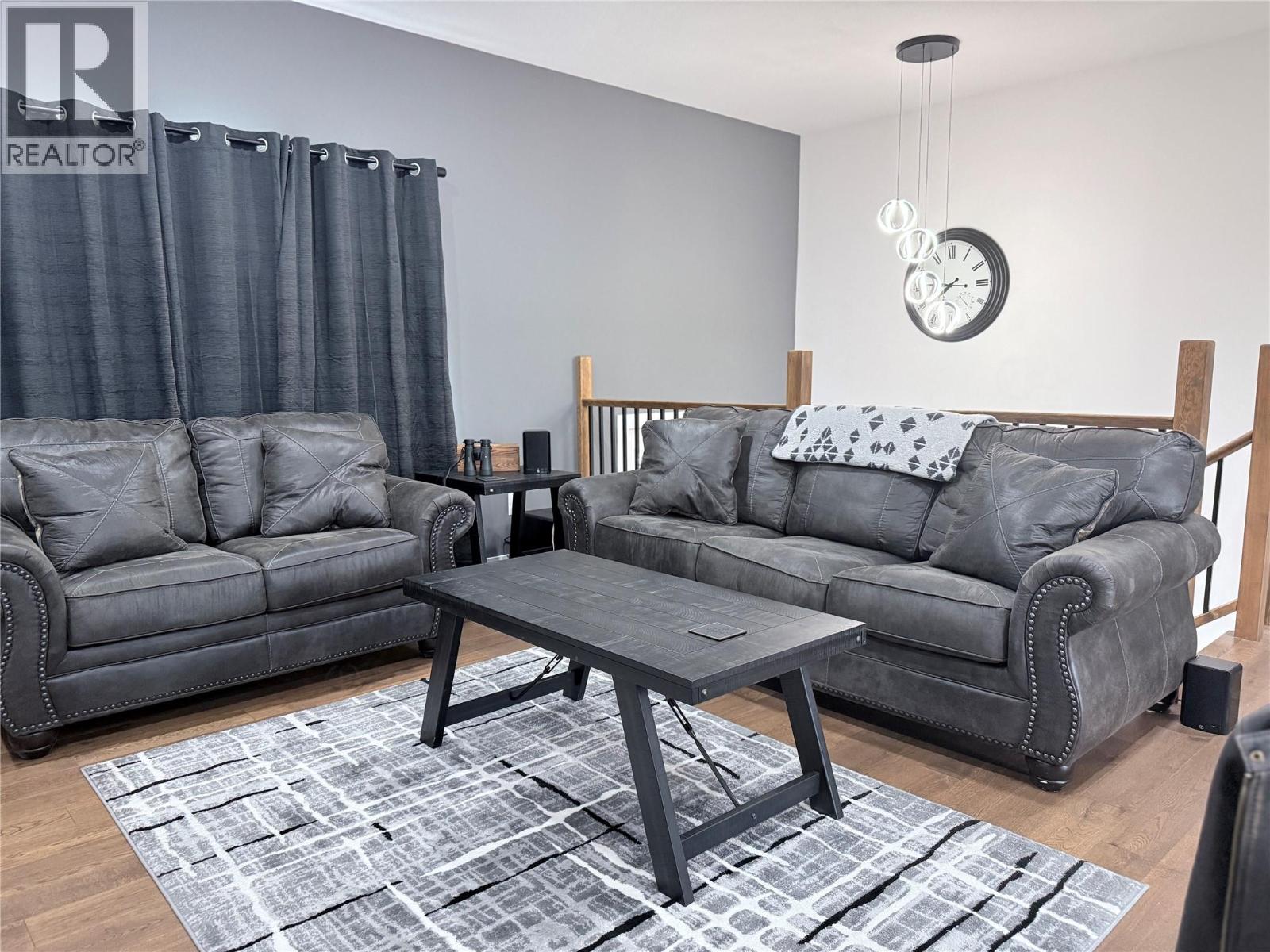 8779 Mountain View Street, Canal Flats, British Columbia  V0B 1B0 - Photo 4 - 10369369