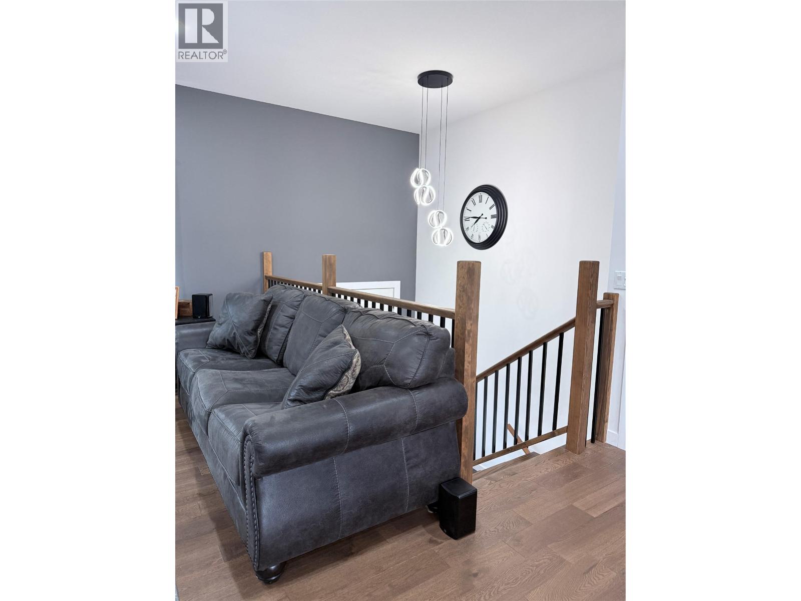 8779 Mountain View Street, Canal Flats, British Columbia  V0B 1B0 - Photo 3 - 10369369