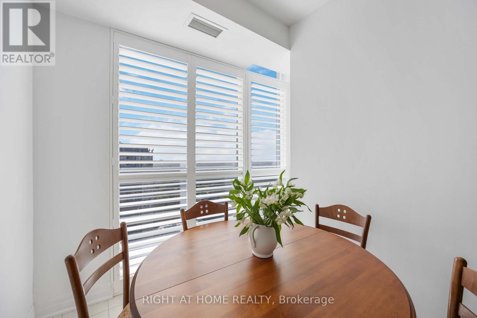 1901 - 500 St Clair Avenue W, Toronto (Humewood-Cedarvale), Ontario  M6C 1A8 - Photo 11 - C12627154