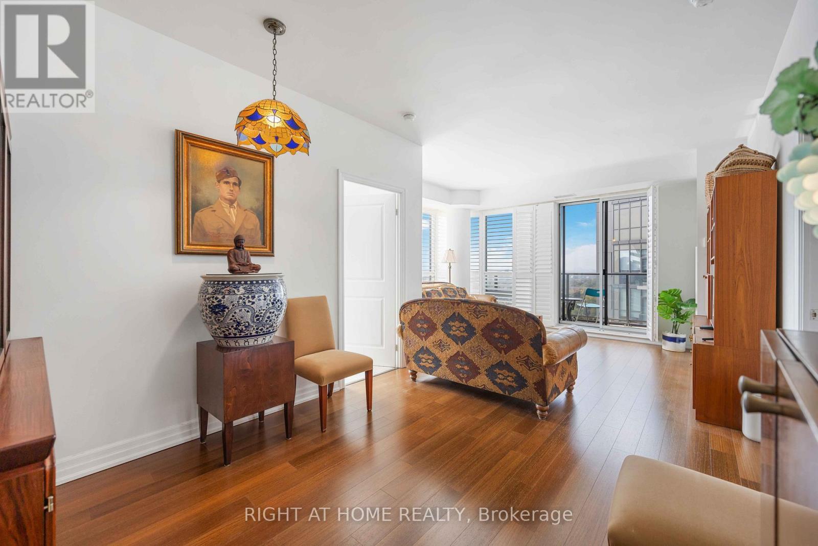 1901 - 500 St Clair Avenue W, Toronto (Humewood-Cedarvale), Ontario  M6C 1A8 - Photo 12 - C12627154