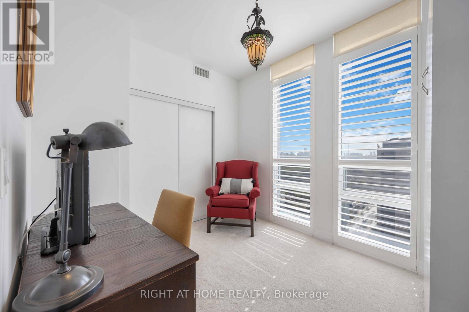 1901 - 500 St Clair Avenue W, Toronto (Humewood-Cedarvale), Ontario  M6C 1A8 - Photo 20 - C12627154