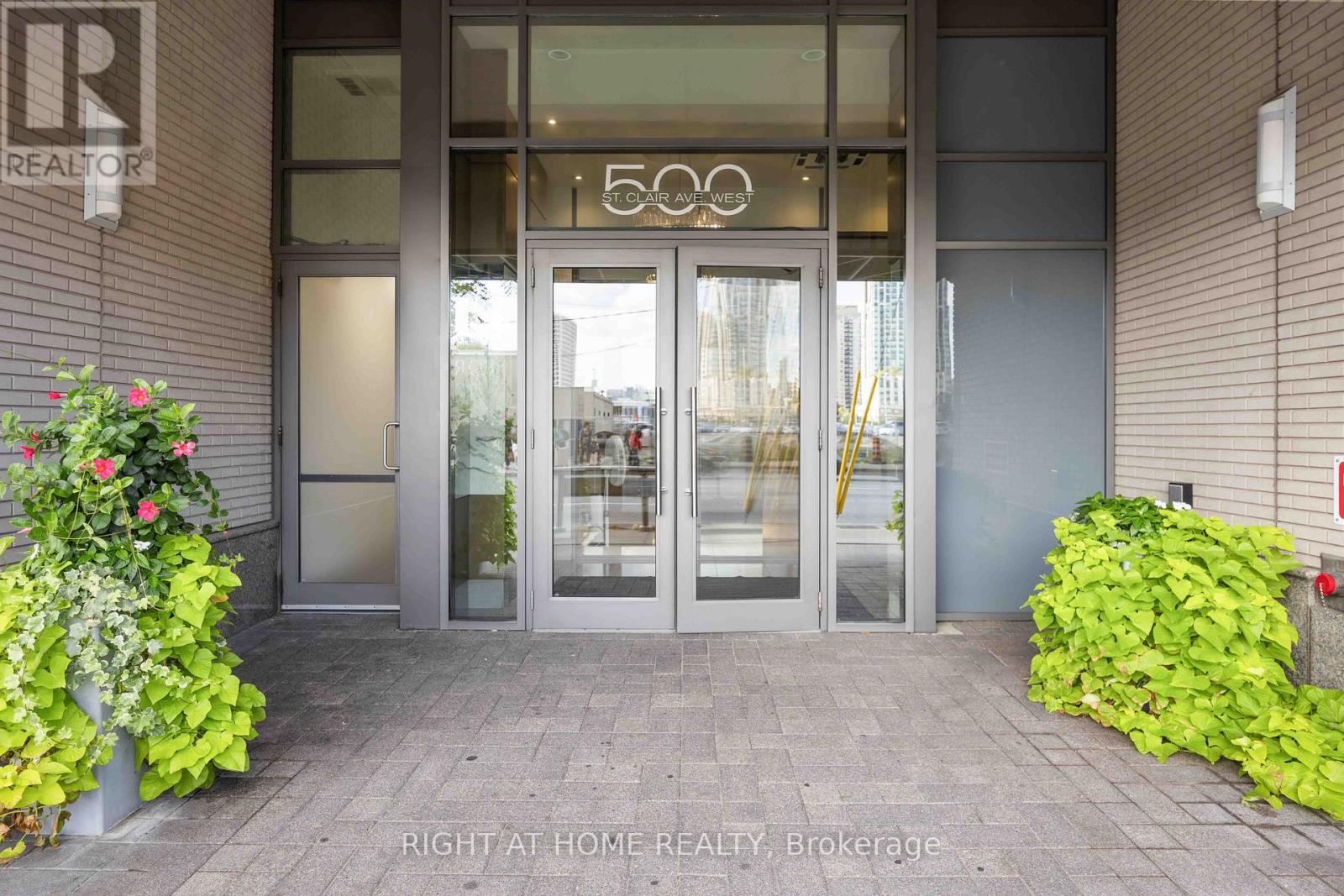 1901 - 500 St Clair Avenue W, Toronto (Humewood-Cedarvale), Ontario  M6C 1A8 - Photo 3 - C12627154