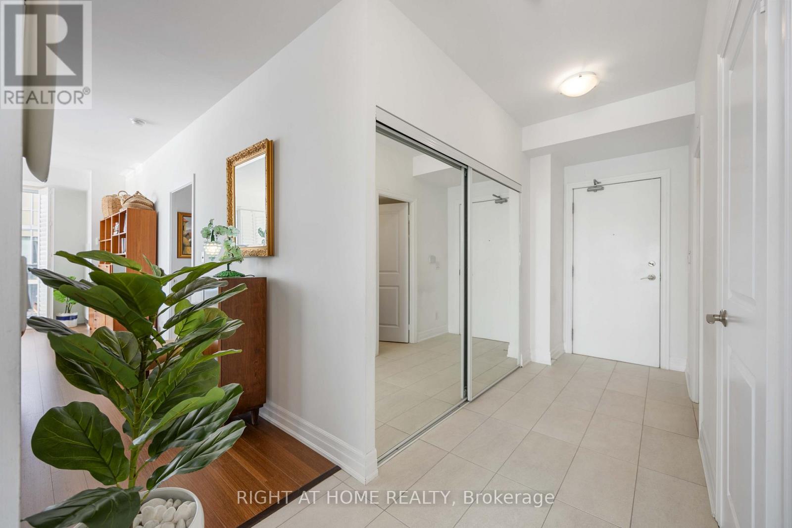 1901 - 500 St Clair Avenue W, Toronto (Humewood-Cedarvale), Ontario  M6C 1A8 - Photo 5 - C12627154