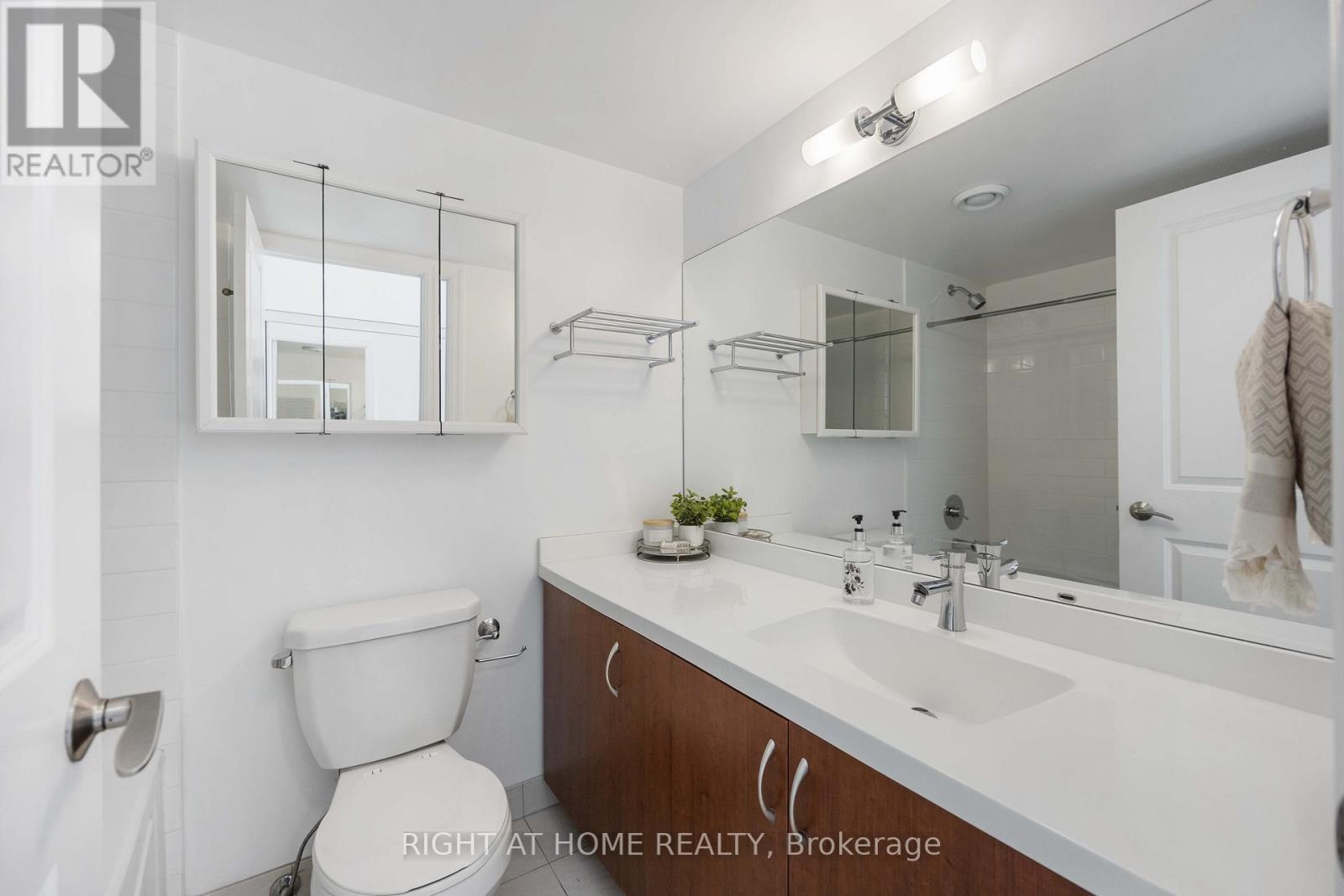 1901 - 500 St Clair Avenue W, Toronto (Humewood-Cedarvale), Ontario  M6C 1A8 - Photo 6 - C12627154