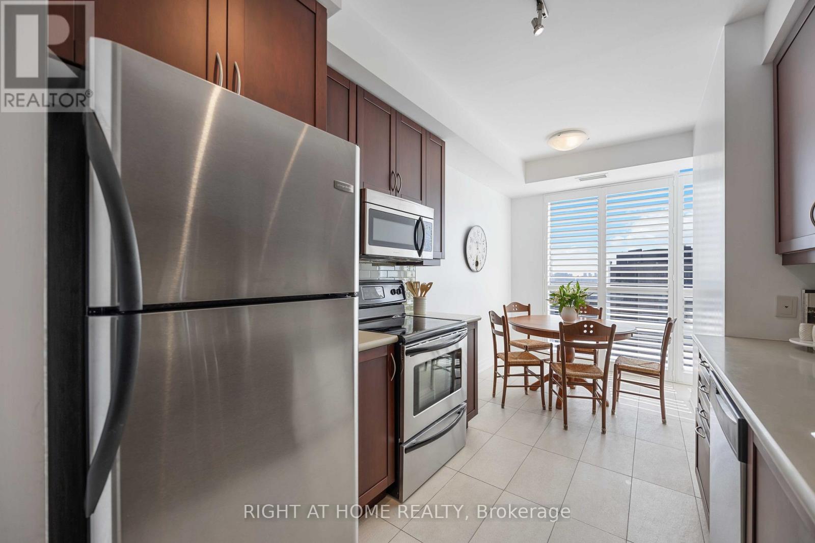 1901 - 500 St Clair Avenue W, Toronto (Humewood-Cedarvale), Ontario  M6C 1A8 - Photo 8 - C12627154