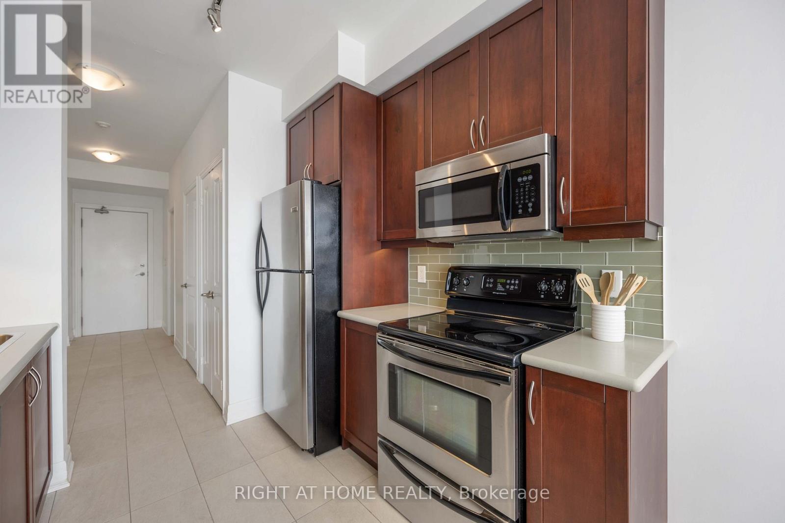 1901 - 500 St Clair Avenue W, Toronto (Humewood-Cedarvale), Ontario  M6C 1A8 - Photo 9 - C12627154