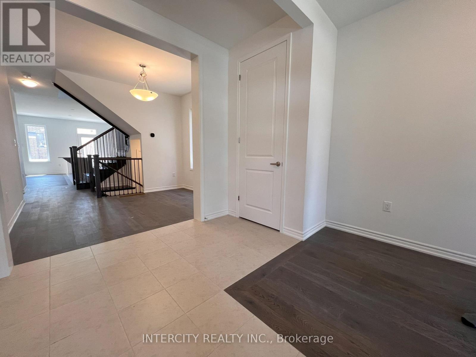 354 Madelaine Drive, Barrie, Ontario  L9J 0Y5 - Photo 3 - S12627230