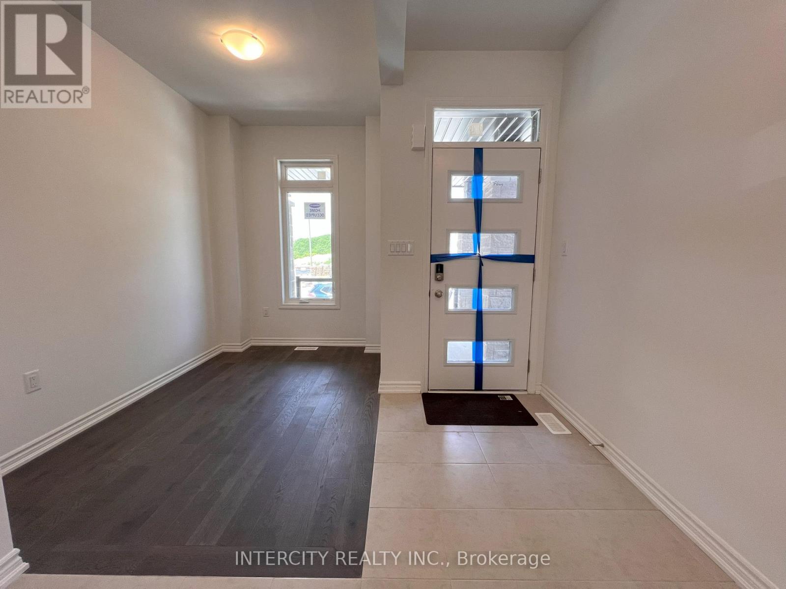 354 Madelaine Drive, Barrie, Ontario  L9J 0Y5 - Photo 4 - S12627230