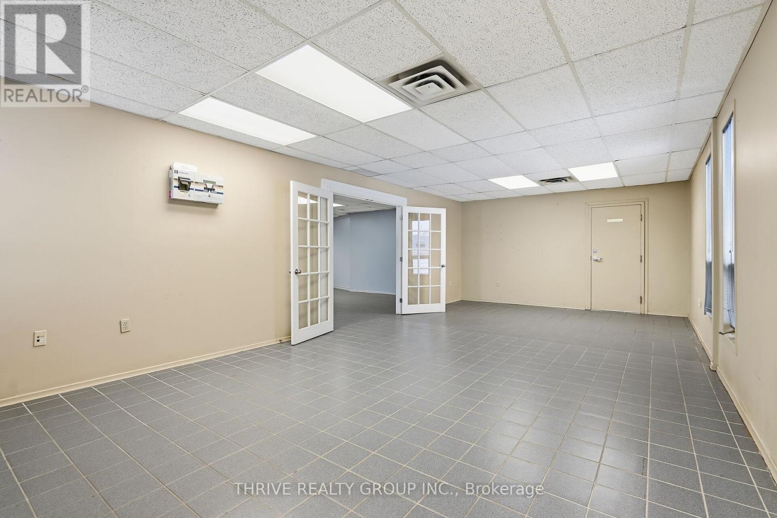 331 Neptune Crescent, London East, Ontario  N6M 1A9 - Photo 11 - X12461220