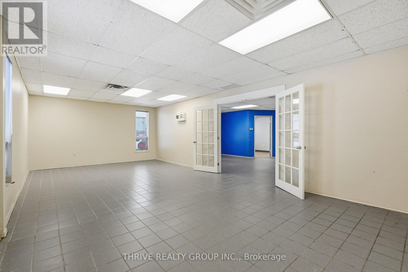 331 Neptune Crescent, London East, Ontario  N6M 1A9 - Photo 10 - X12461220