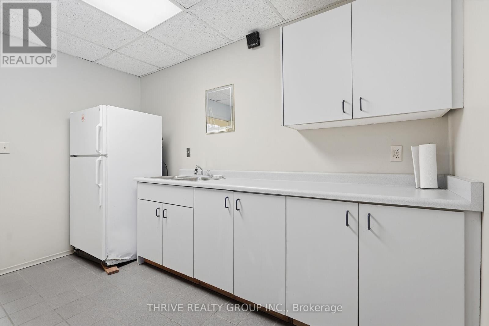 331 Neptune Crescent, London East, Ontario  N6M 1A9 - Photo 13 - X12461220