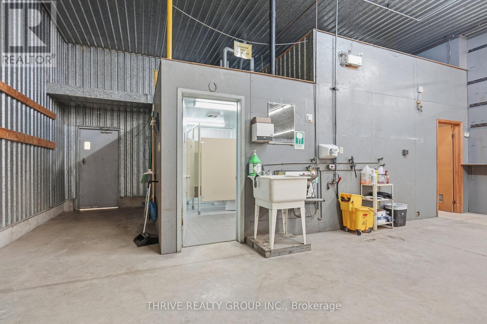 331 Neptune Crescent, London East, Ontario  N6M 1A9 - Photo 27 - X12461220