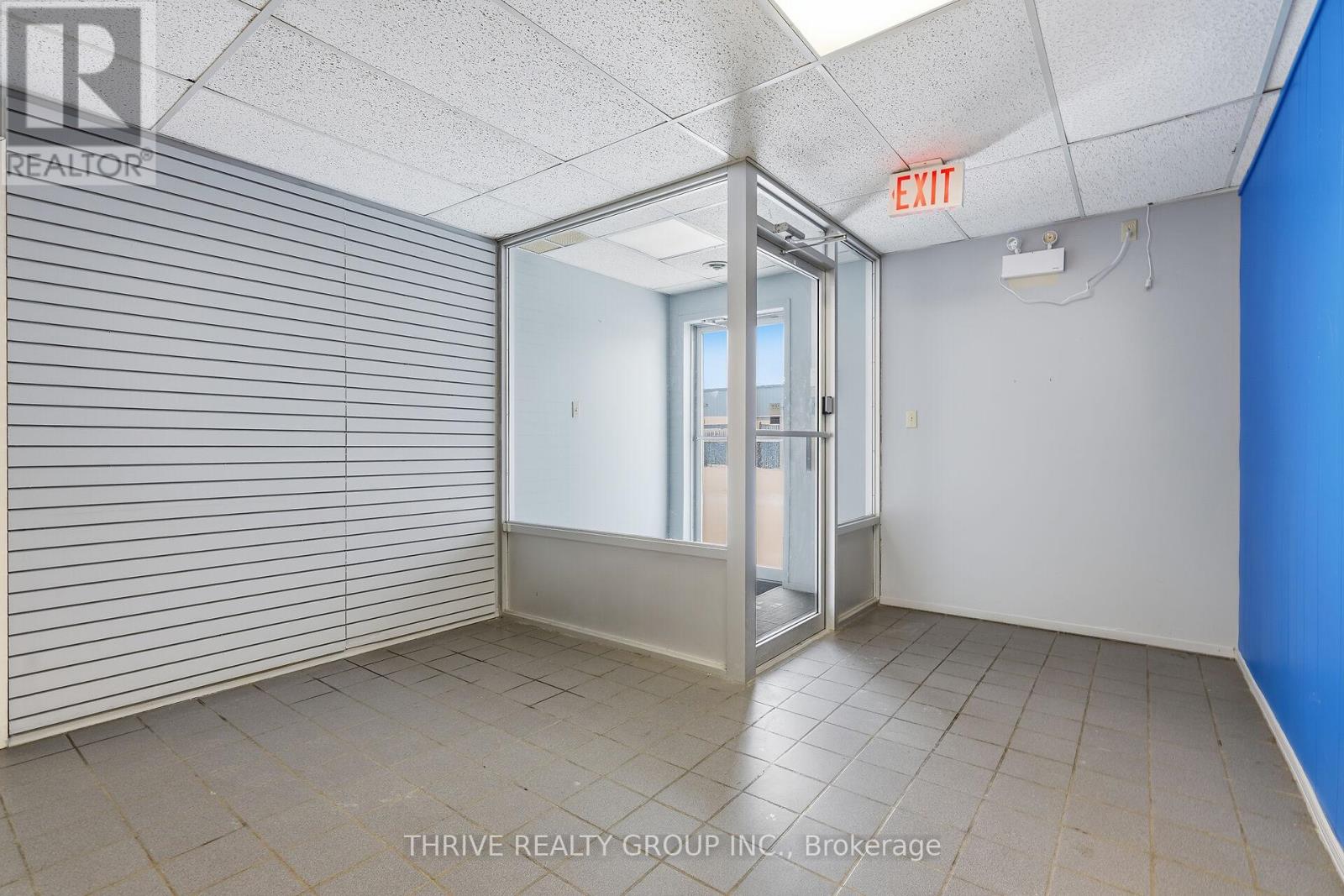 331 Neptune Crescent, London East, Ontario  N6M 1A9 - Photo 5 - X12461220