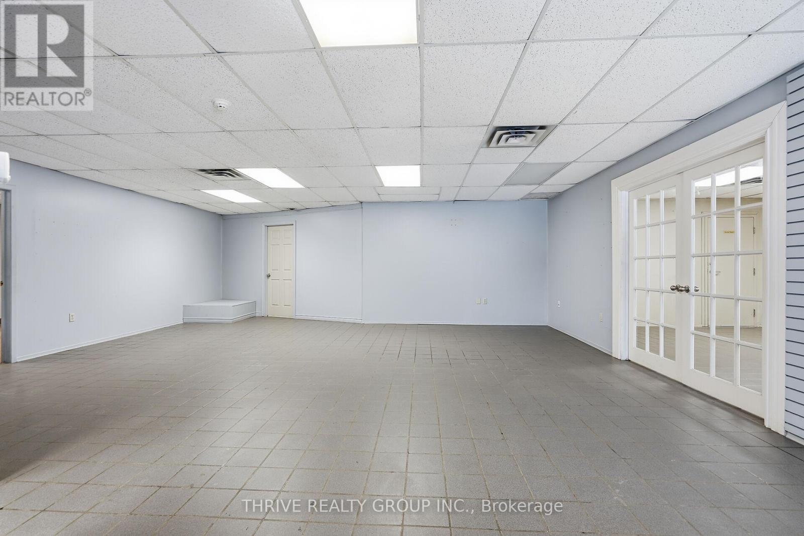 331 Neptune Crescent, London East, Ontario  N6M 1A9 - Photo 6 - X12461220