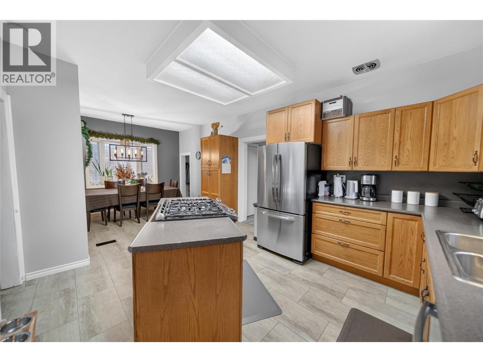 213 4th Avenue S, Cranbrook, British Columbia V1C 2E4 - Photo 2 - 10370647