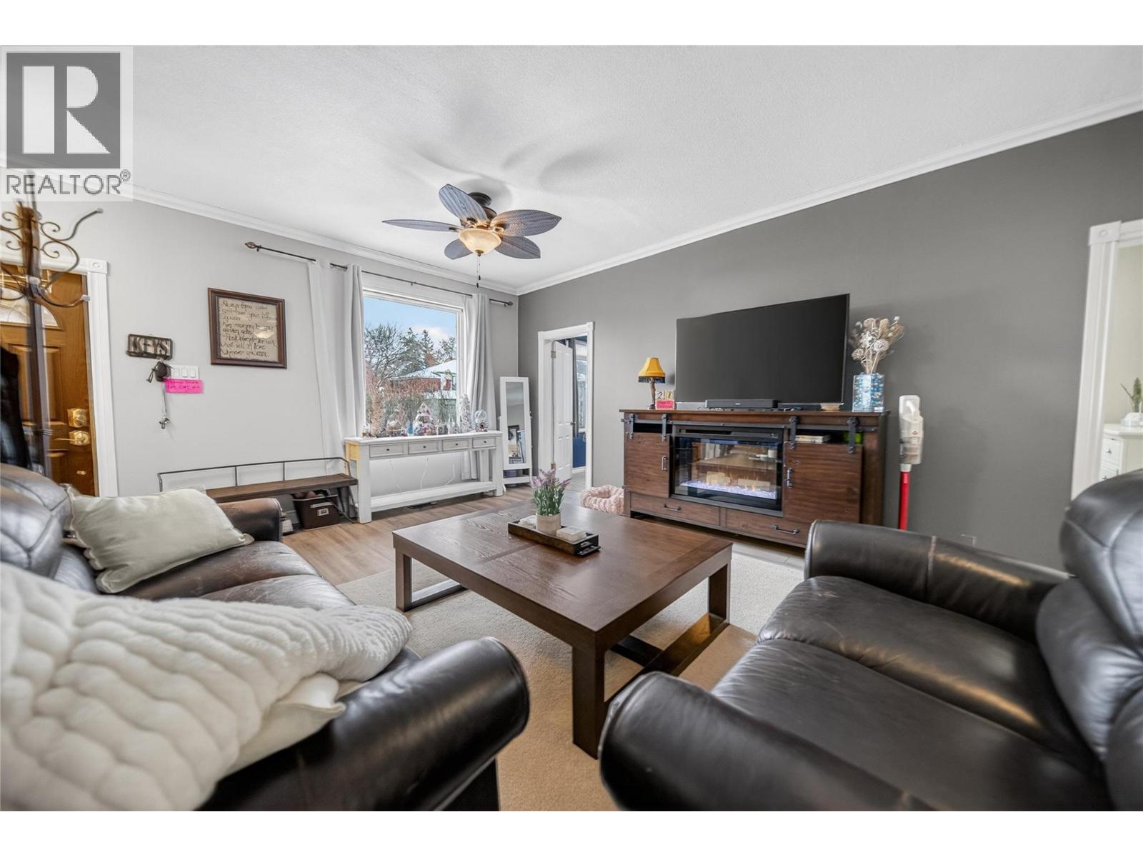 213 4th Avenue S, Cranbrook, British Columbia V1C 2E4 - Photo 3 - 10370647