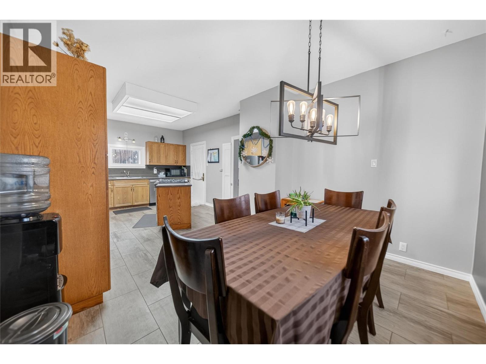 213 4th Avenue S, Cranbrook, British Columbia V1C 2E4 - Photo 4 - 10370647