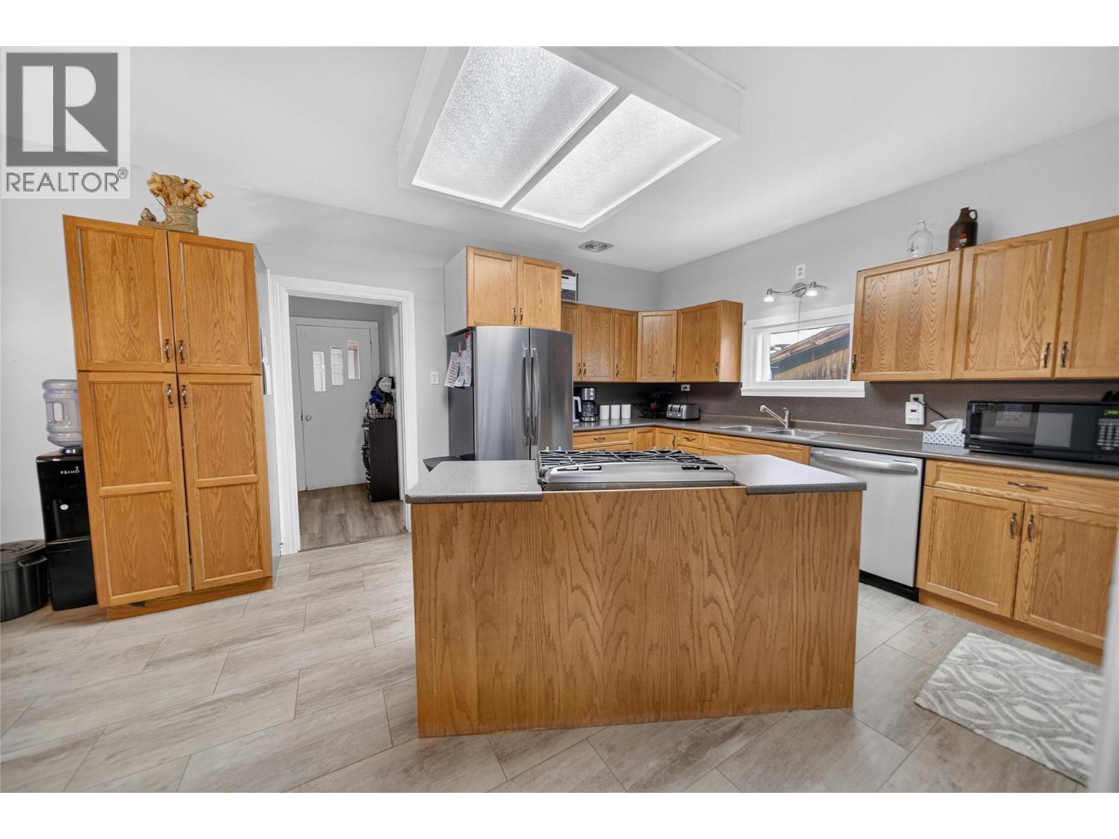 213 4th Avenue S, Cranbrook, British Columbia V1C 2E4 - Photo 7 - 10370647